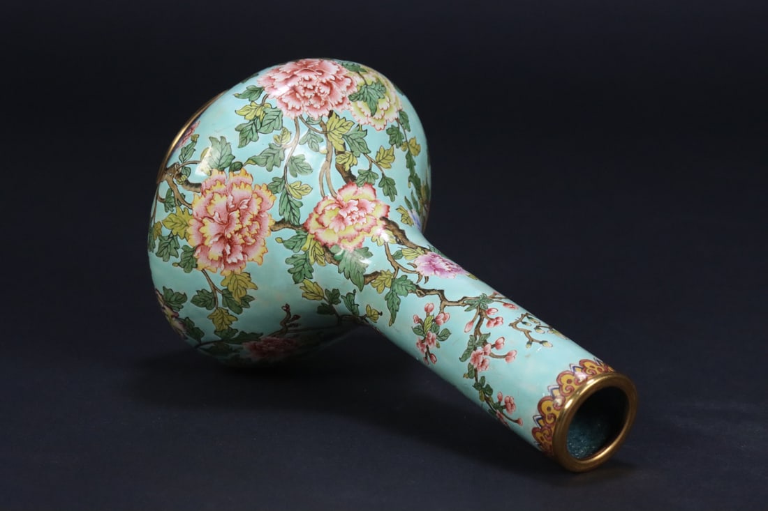 An Exquisite Bronze Painted Enamel Flower Pattern Vase - 7