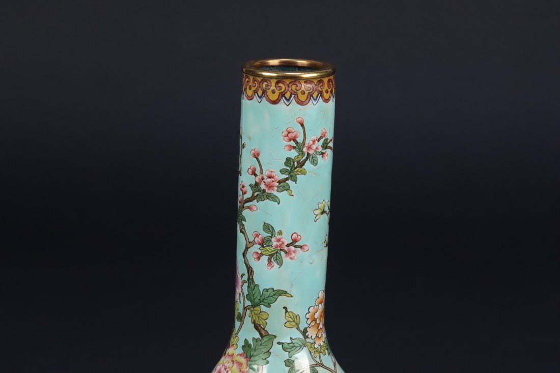 An Exquisite Bronze Painted Enamel Flower Pattern Vase - 9