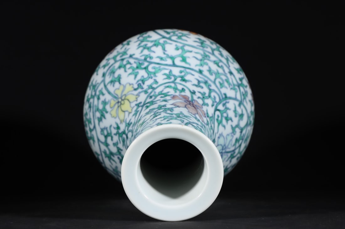 An Exquisite Doucai Lotus Pattern Flower Pattern Vase - 8