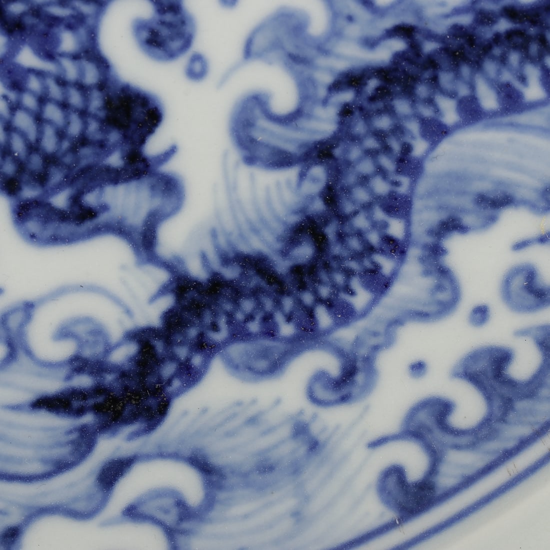 An Exquisite Blue and White Seawater Pattern Dragon Pattern Plate - 6