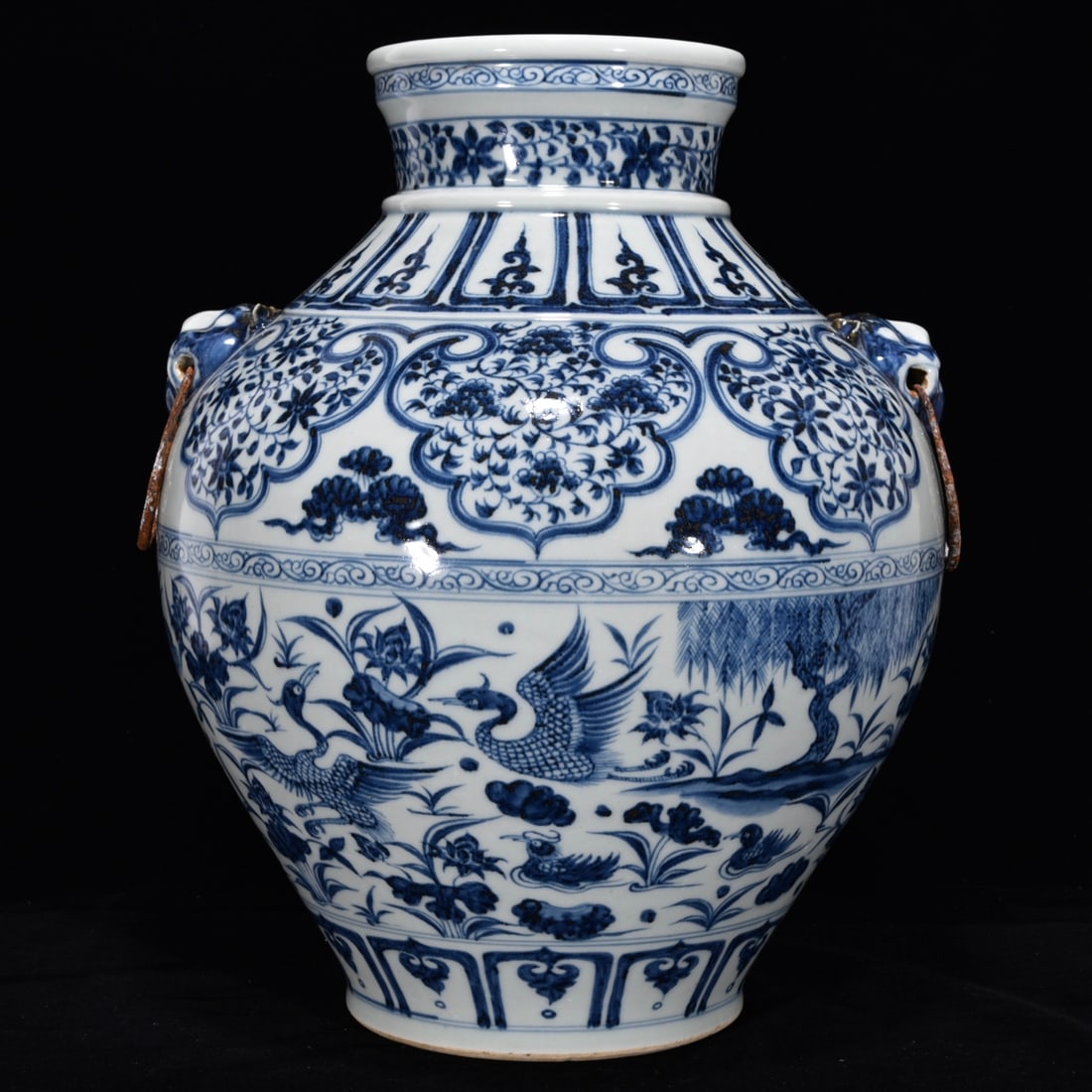 An Exquisite Blue and White Flower and Bird Pattern Double-Ears Jar: An Exquisite Blue and White Flower and Bird Pattern Double-Ears Jar Yuan Dynasty, China Size:15.7inx13in青花鸳鸯戏水纹活环兽头罐