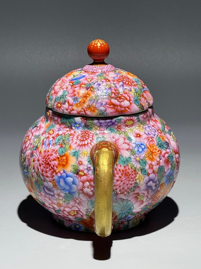 An Exquisite Enamel Flower Pattern Teapot - 3
