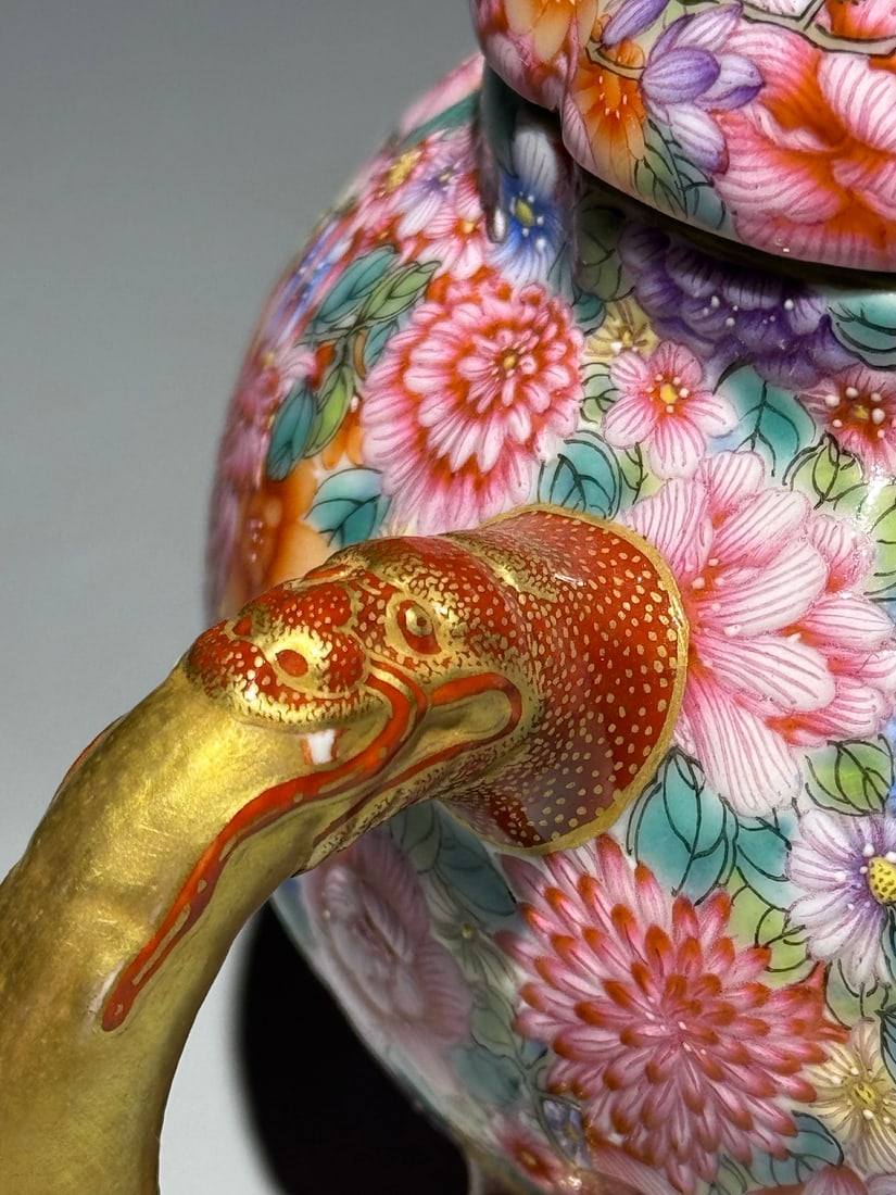 An Exquisite Enamel Flower Pattern Teapot - 5
