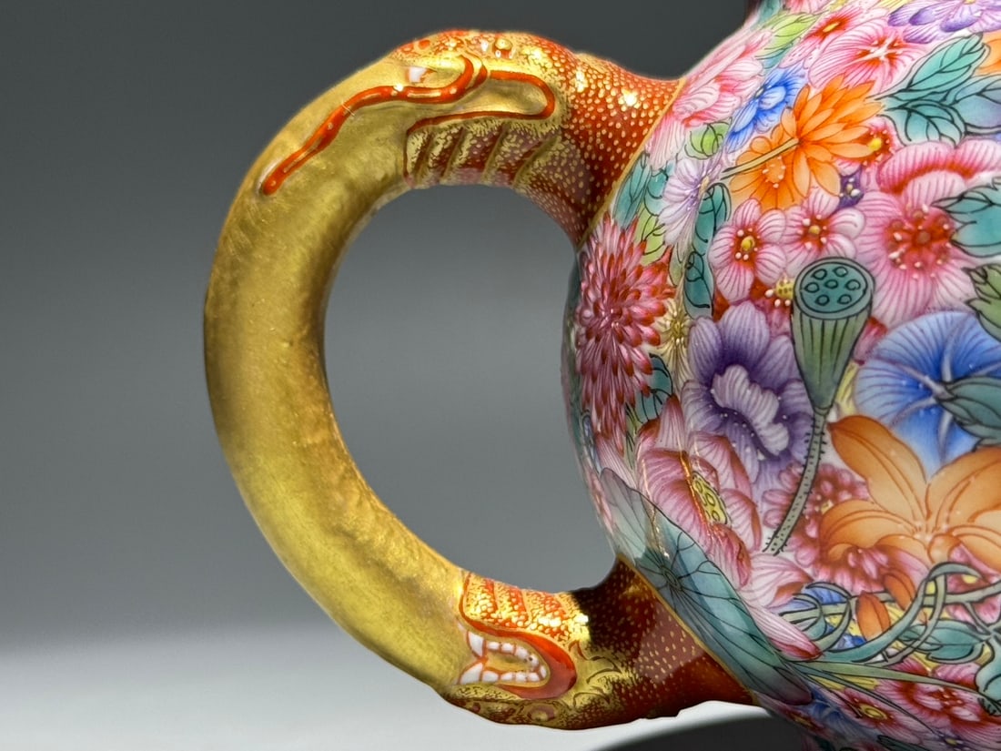 An Exquisite Enamel Flower Pattern Teapot - 6
