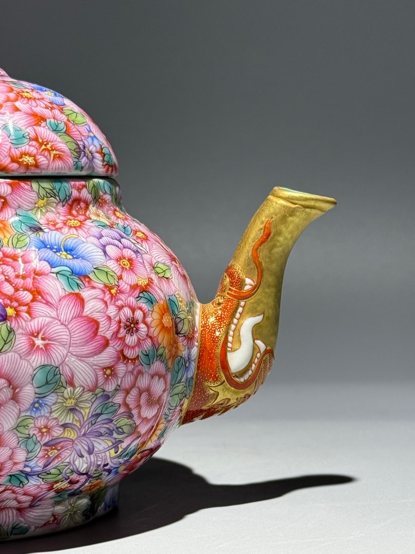 An Exquisite Enamel Flower Pattern Teapot - 7