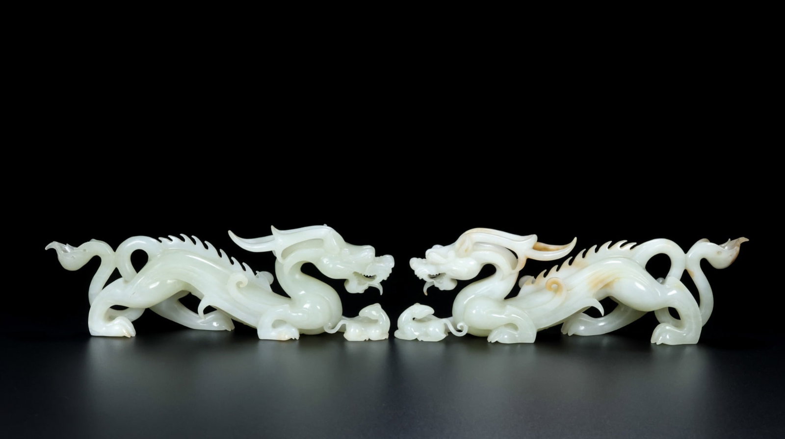 An Exquisite White Jade Dragon Ornament: An Exquisite White Jade Dragon Ornament Han Dynasty, China Size:2.4inx8.5inx1.6in Weight:818g白玉望子成龙 中国汉代 Size:6cmx21.5cmx4cm Weigh