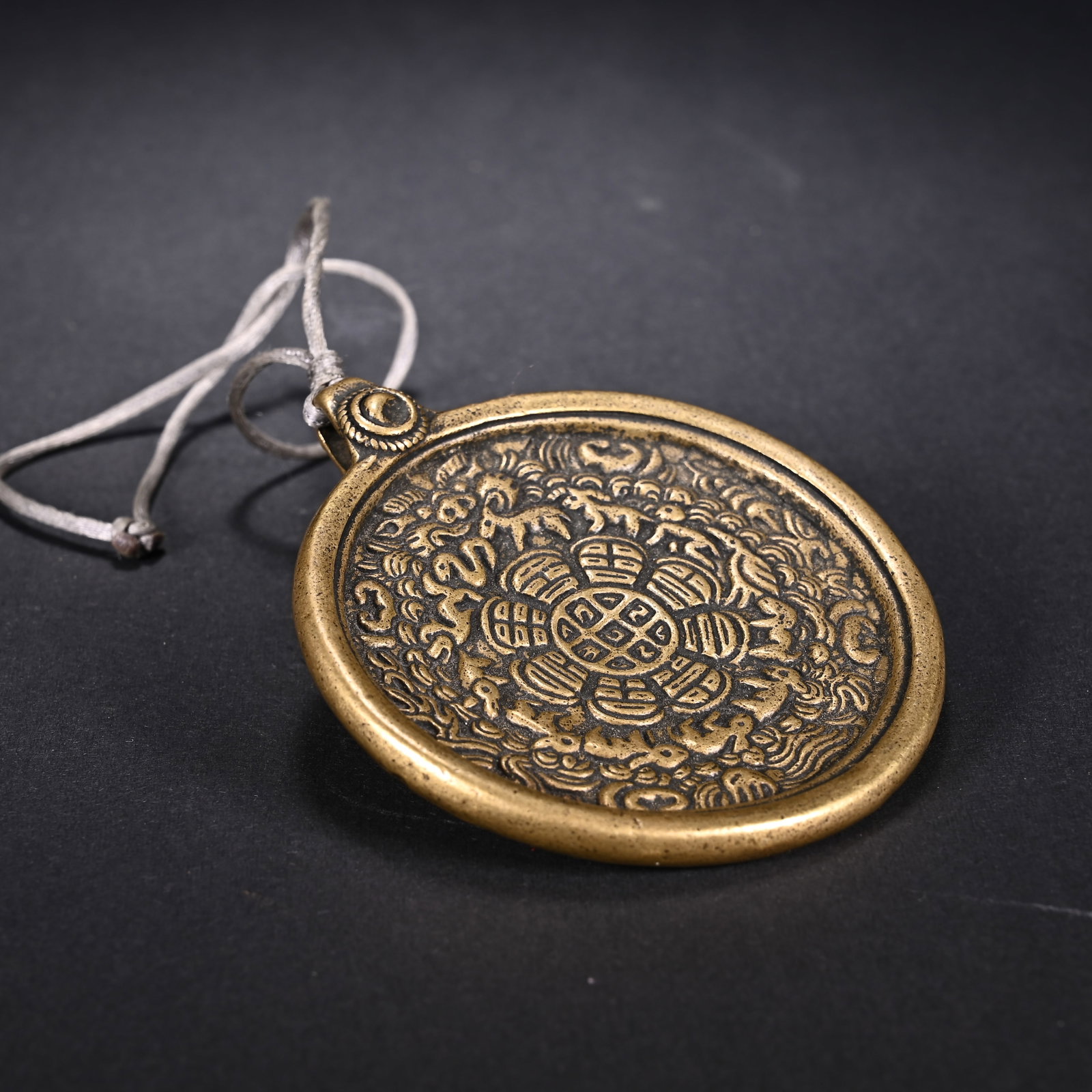 An Exquisite Bronze Trigram Pattern Pendant - 7
