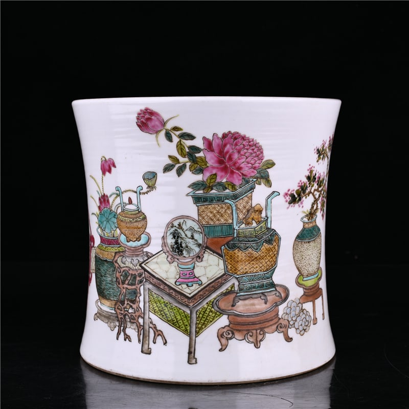 A Exquisite Famille-Rose Antique Objects Pattern Brush Pot: A Exquisite Famille-Rose Antique Objects Pattern Brush Pot,Qing Dynasty, China,With Mark,Size:7.5inx7.9in