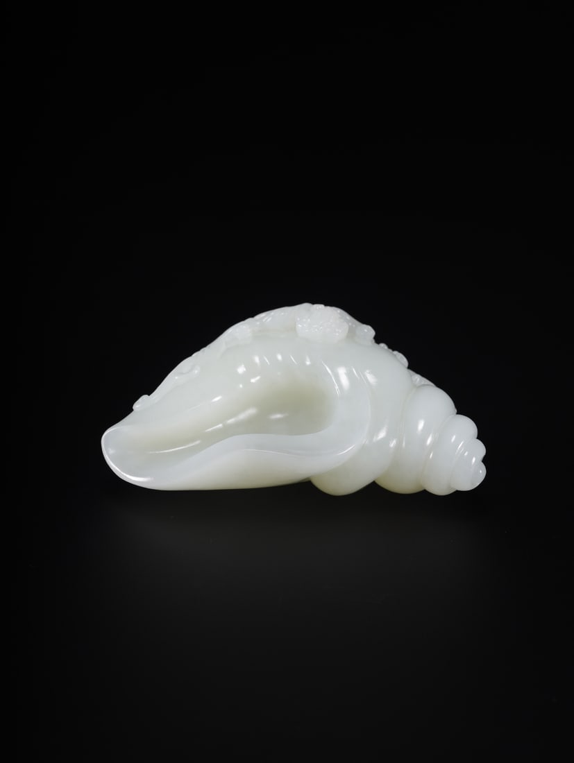 A Exquisite Hotan Jade Dragon Pattern Spiral Brush Washer: A Exquisite Hotan Jade Dragon Pattern Spiral Brush Washer,Qing Dynasty, China,Size:3.1inx1.9inx1.1in,Weight:116.3g