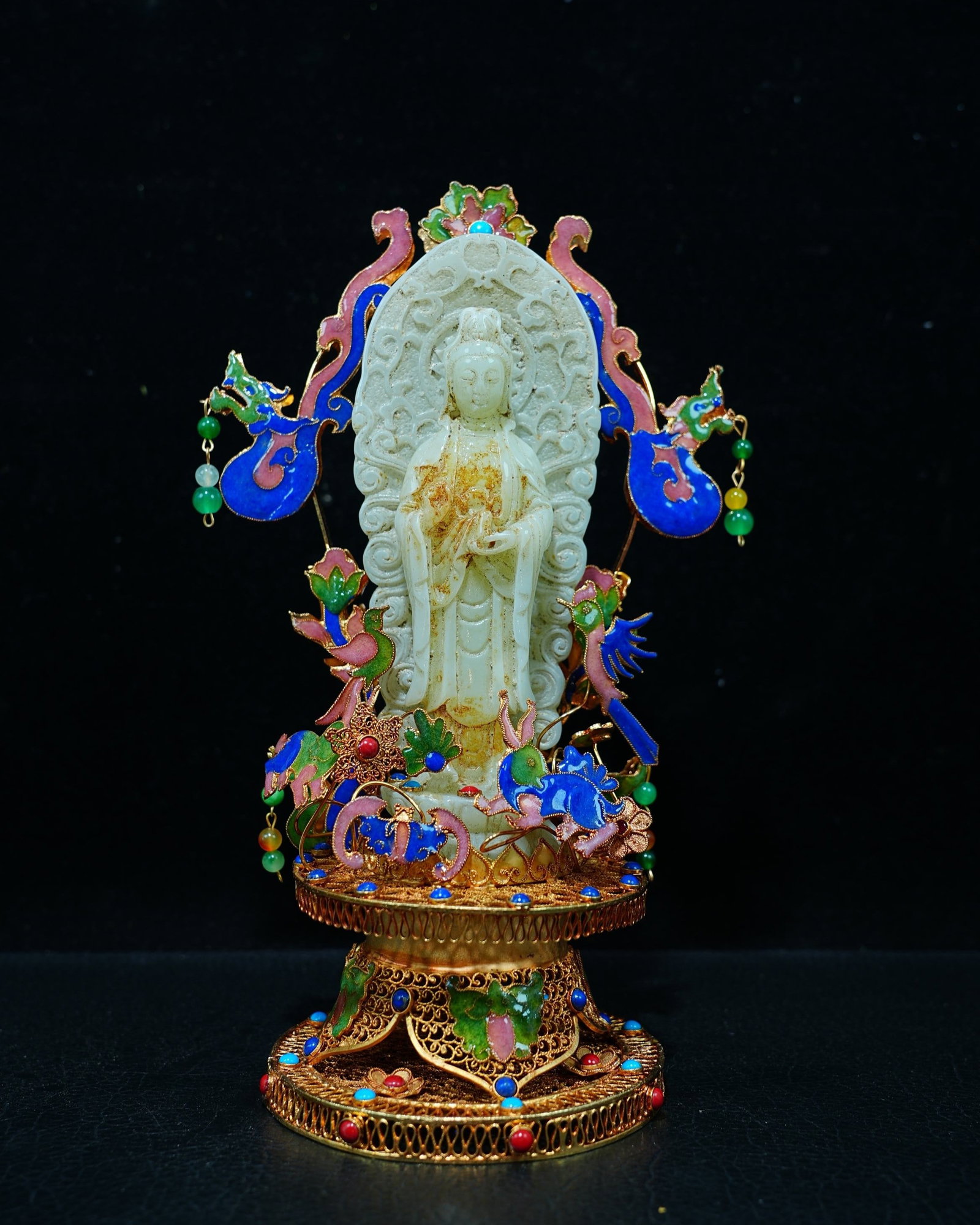 A Exquisite Cloisonne Enamel White Jade Avalokitesvara Ornament: A Exquisite Cloisonne Enamel White Jade Avalokitesvara Ornament,Qing Dynasty, China,Qianlong Four-character Mark,Size:5.9inx7.1in,Weight:696.5g 掐丝珐琅彩白玉