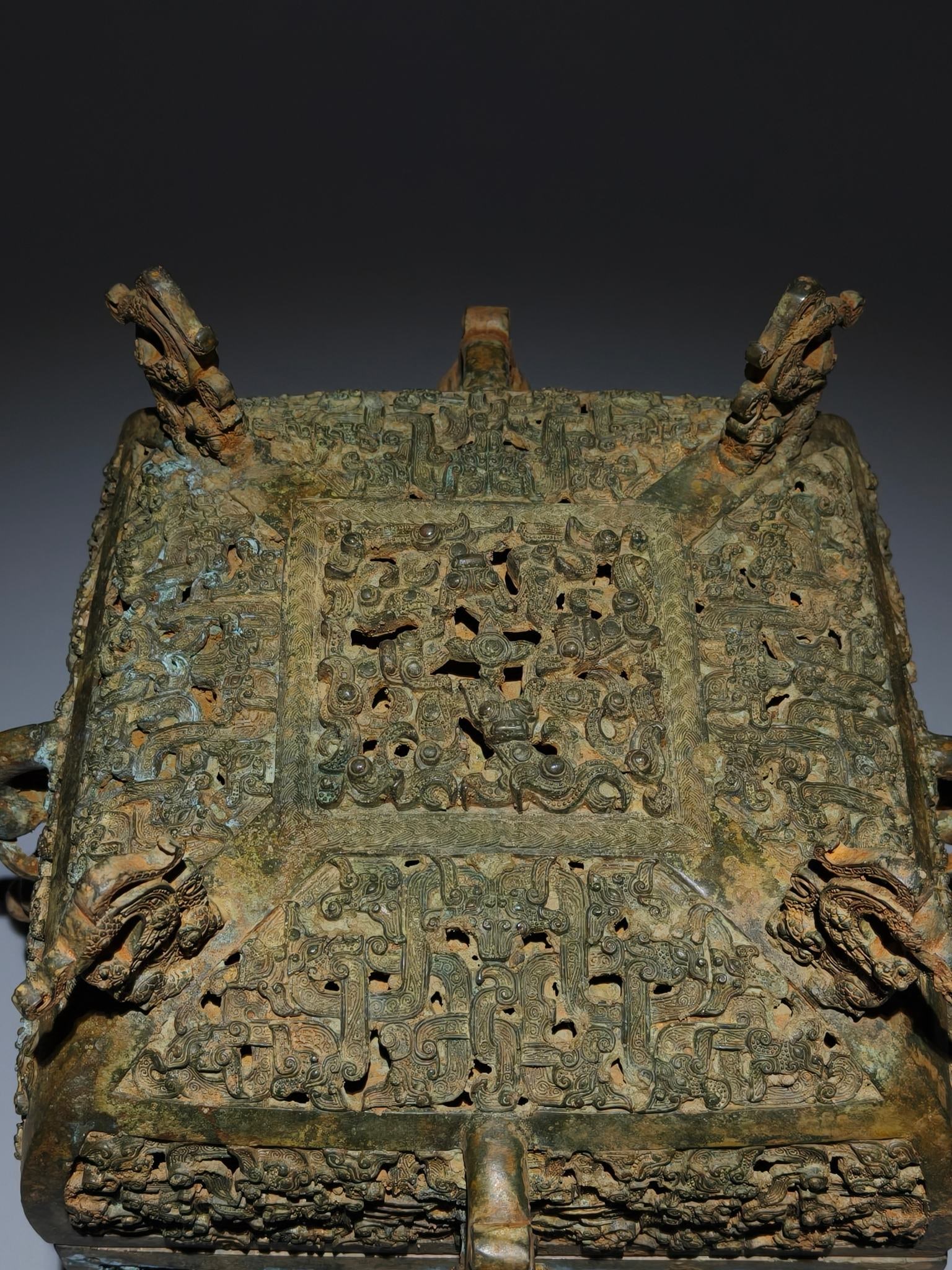 A Exquisite Bronze Dragon Pattern Box - 3