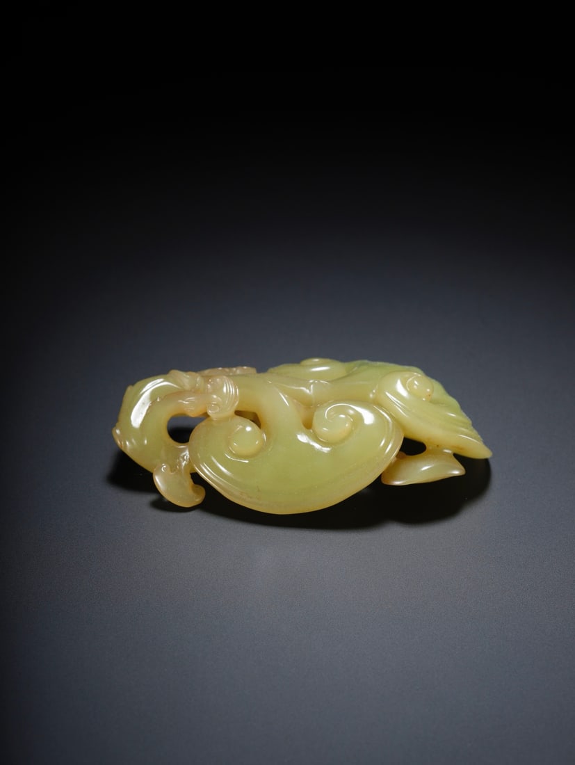 A Exquisite Hotan Yellow Jade Ganoderma lucidum Pattern Ornament: A Exquisite Hotan Yellow Jade Ganoderma lucidum Pattern Ornament,Qing Dynasty, China,Size:3.1inx2inx0.7in,Weight:68.8g 和田黄玉灵芝摆件,中国
