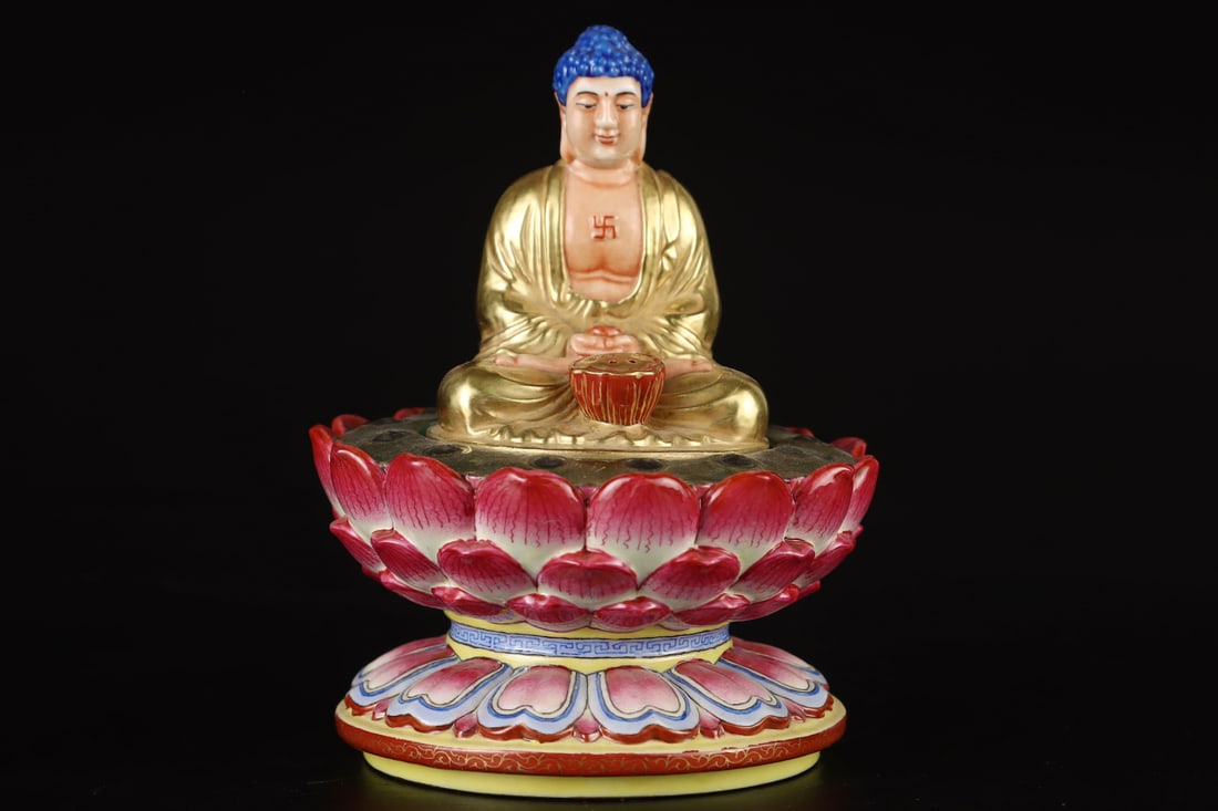 A Exquisite Enamel Painted Gold Buddha Statue Ornament: A Exquisite Enamel Painted Gold Buddha Statue Ornament,Qing Dynasty, China,Qianlong Six-character Mark,Size:5.2inx4in 珐琅彩描金佛像摆件,中&