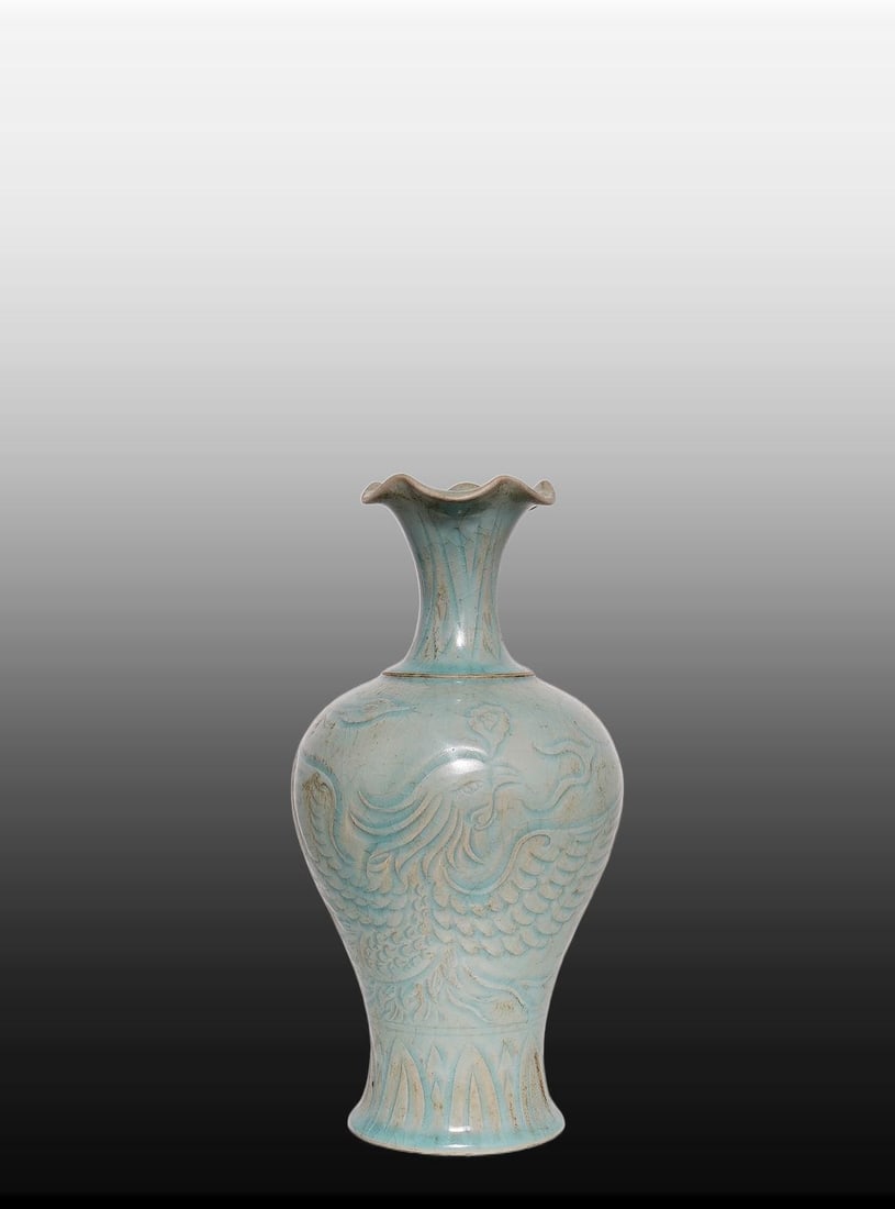 A Exquisite Ru yao Sky Blue Glazed Phoenix Pattern Vase: A Exquisite Ru yao Sky Blue Glazed Phoenix Pattern Vase,Song Dynasty, China,With Mark,Size:10.8inx5.5in 汝窑天青釉凤纹瓶,中国宋代