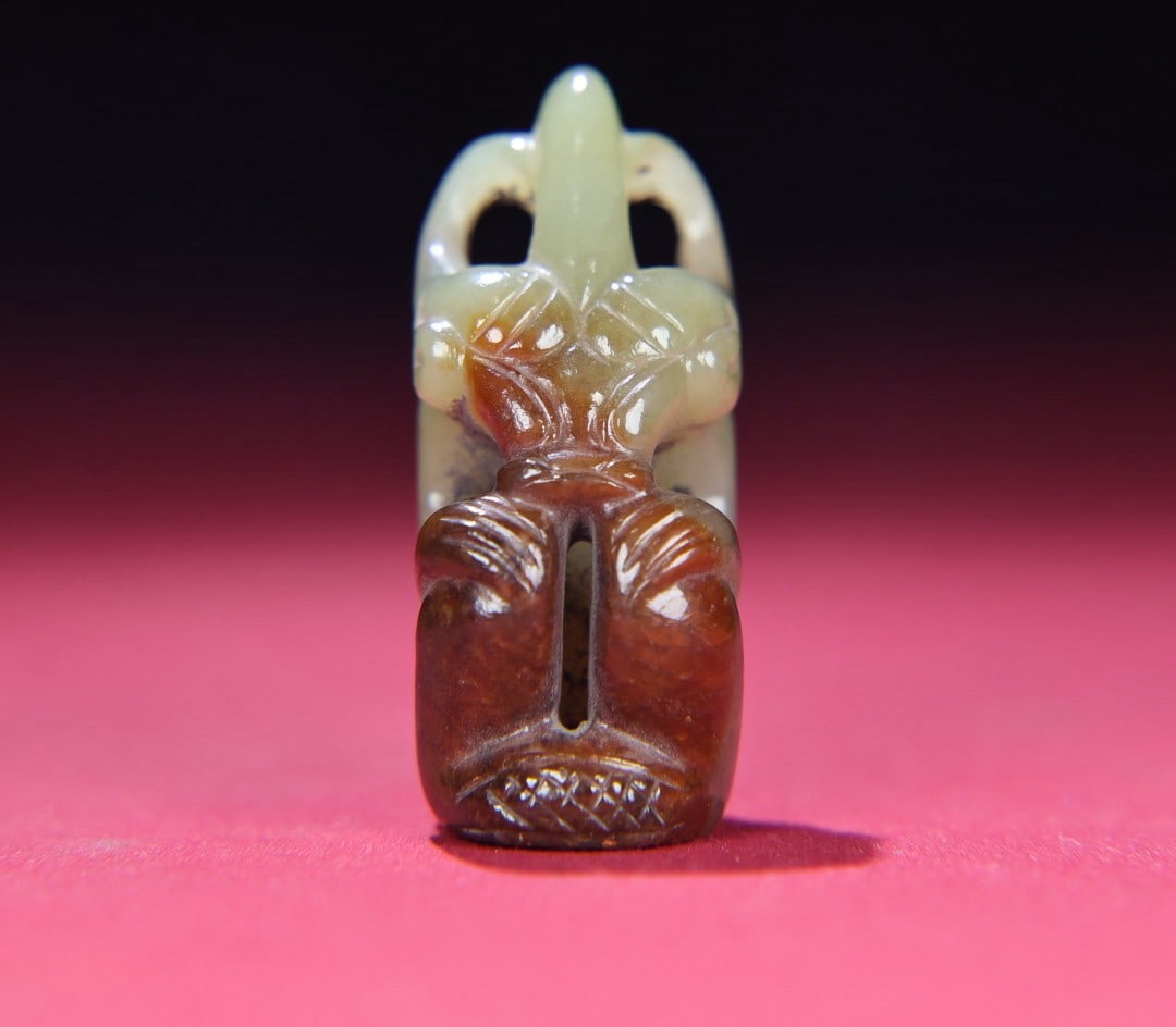 A Exquisite Hotan Jade Figures Handheld Carving: A Exquisite Hotan Jade Figures Handheld Carving,Han Dynasty, China,Size:2.2inx1inx0.9in,Weight:38g 和田玉人形手把件,中国汉代