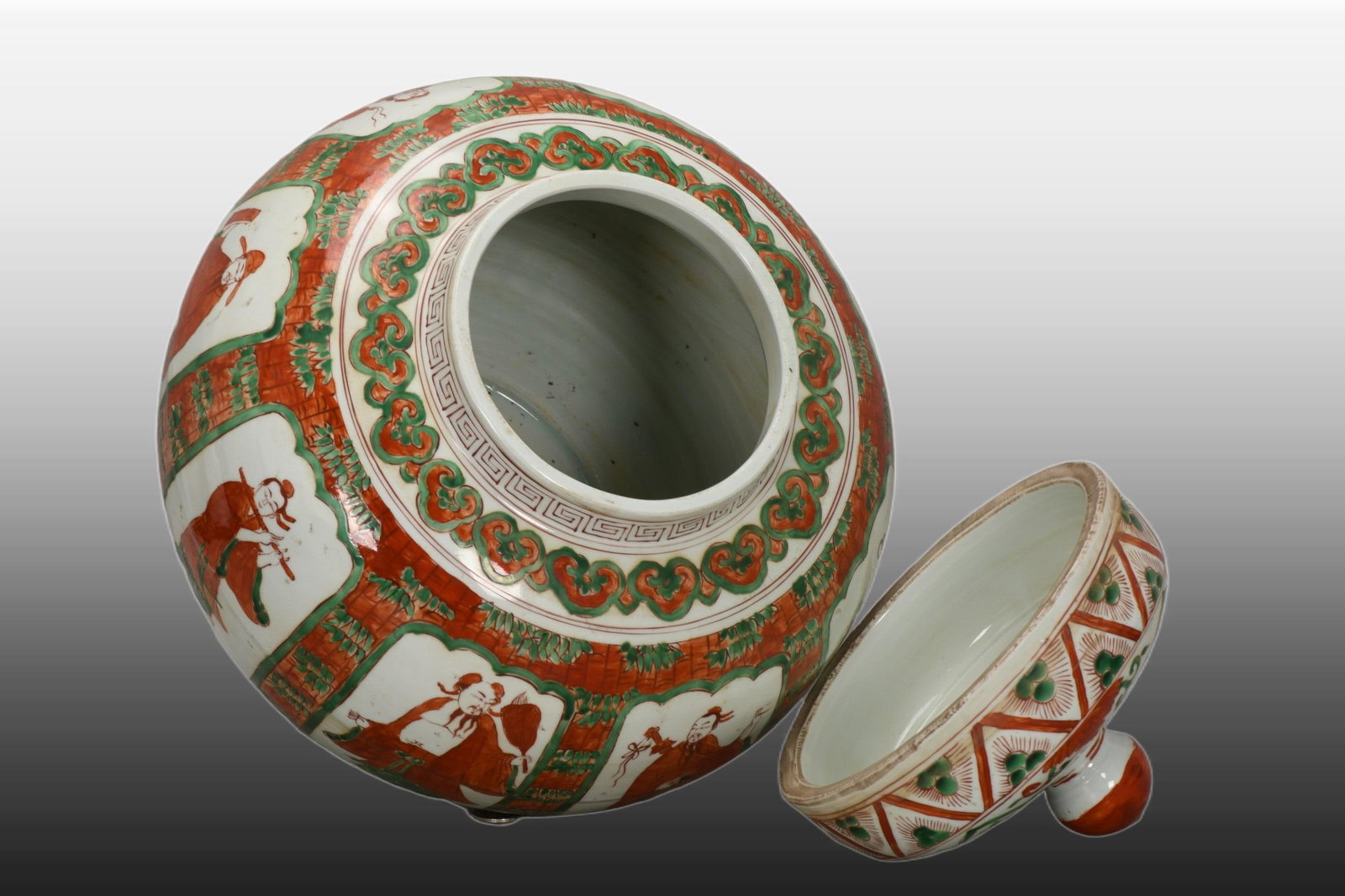 A Exquisite Wucai Figures Pattern Jar - 2
