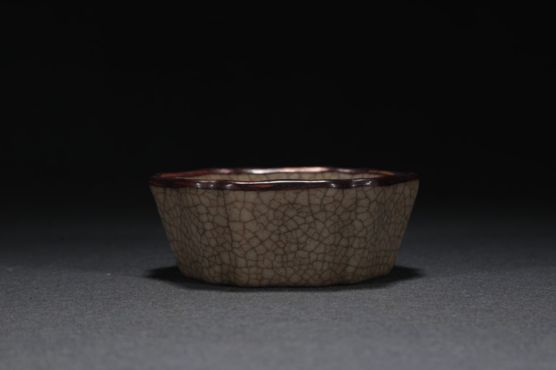 A Exquisite Ge Kiln Beige Glazed Inlaid Copper Rim Brush Washer: A Exquisite Ge Kiln Beige Glazed Inlaid Copper Rim Brush Washer,Song Dynasty, China,With Mark,Size:1.2inx3.5in 哥窑米黄釉镶铜扣洗,中国