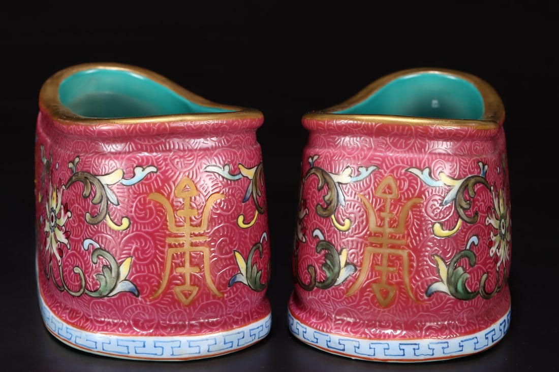 A pair of Exquisite Ruby Red-Glazed Lotus Pattern Shoes - 3
