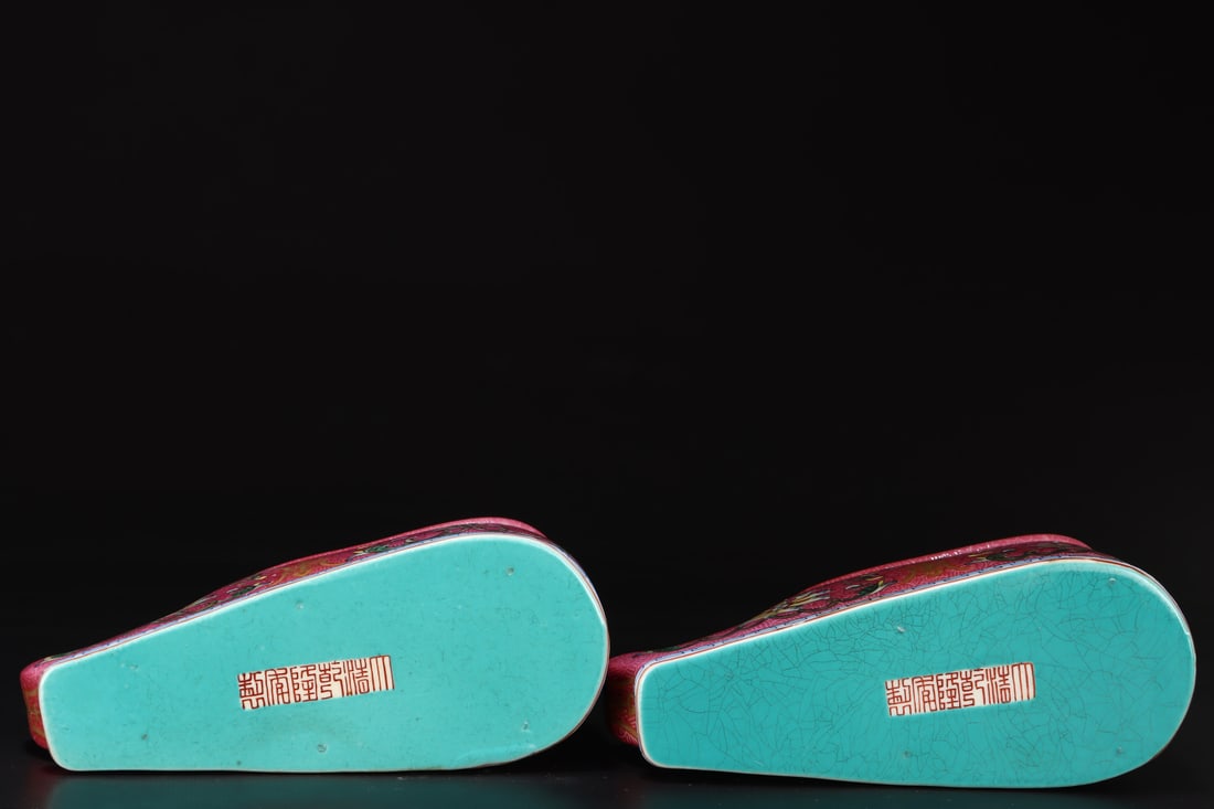 A pair of Exquisite Ruby Red-Glazed Lotus Pattern Shoes - 6