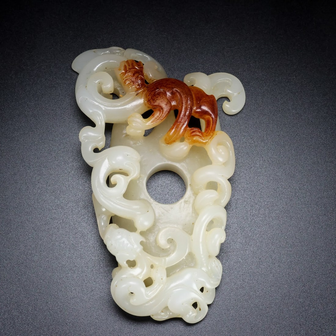 A Exquisite Hotan Jade Dragon and Phoenix Bi: A Exquisite Hotan Jade Dragon and Phoenix Bi,Han Dynasty, China,Size:4.3inx2.6inx0.7in,Weight:120g 和田玉龙凤璧,中国汉代