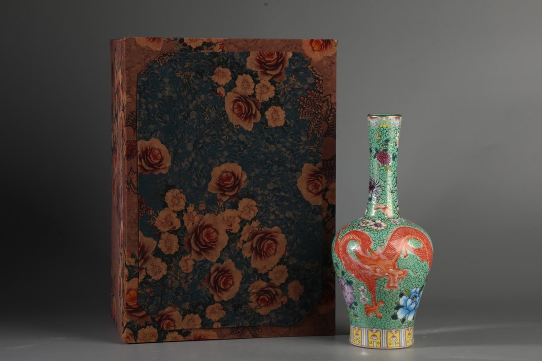 A Exquisite Green Ground Painted Gold Dragon Pattern Vase: A Exquisite Green Ground Painted Gold Dragon Pattern Vase,Qing Dynasty, China,Qianlong Six-character Mark,Size:10.2inx4.3in 绿地描金龙纹瓶,中国
