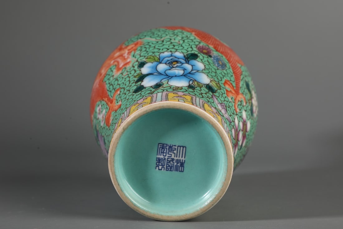 A Exquisite Green Ground Painted Gold Dragon Pattern Vase - 9