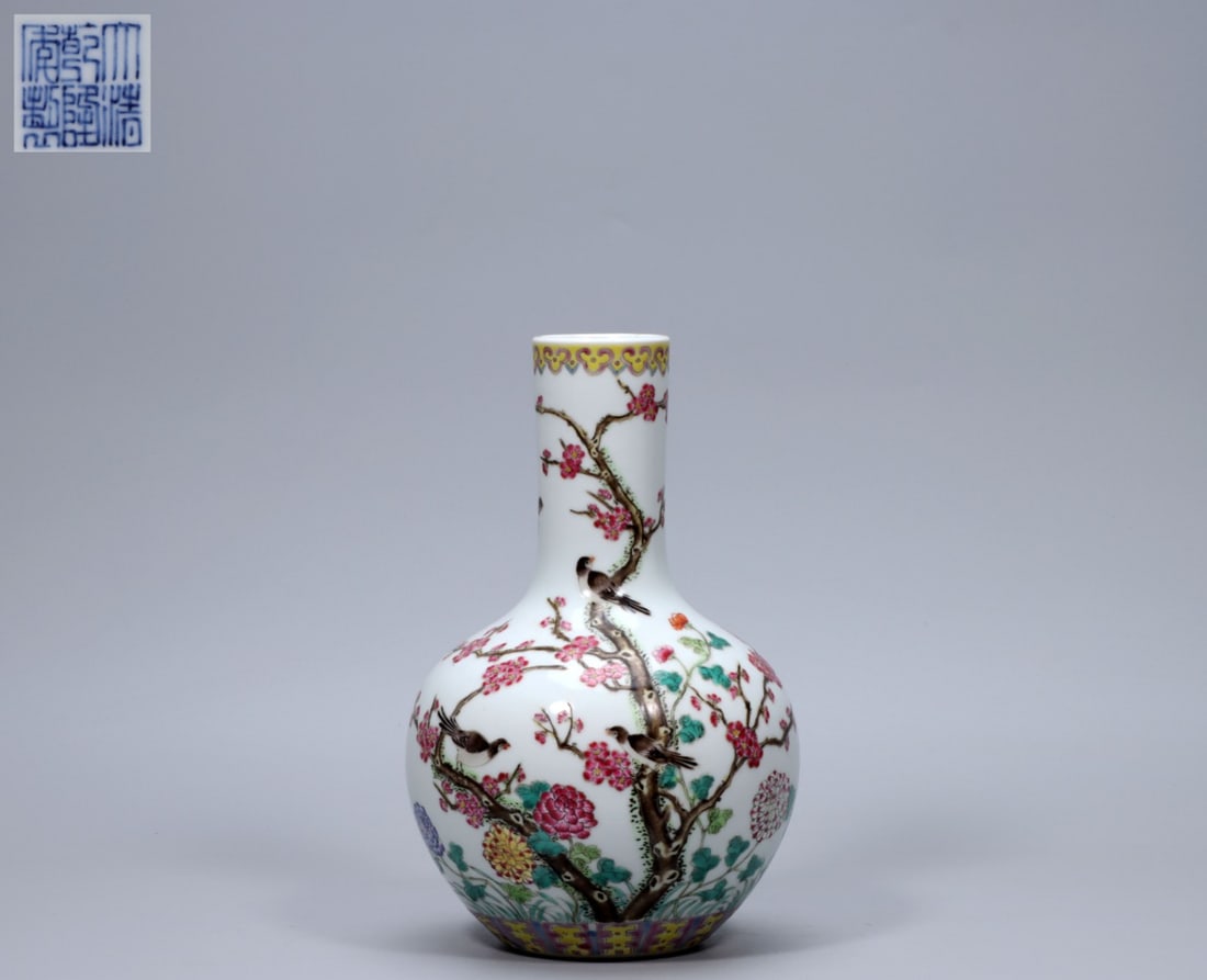 A Exquisite Famille-Rose Flower and Bird Pattern Vase: A Exquisite Famille-Rose Flower and Bird Pattern Vase,Qing Dynasty, China,Qianlong Six-character Mark,Size:9.1inx6.1inx2in ,Weight:805g 粉彩花鸟纹瓶,中国