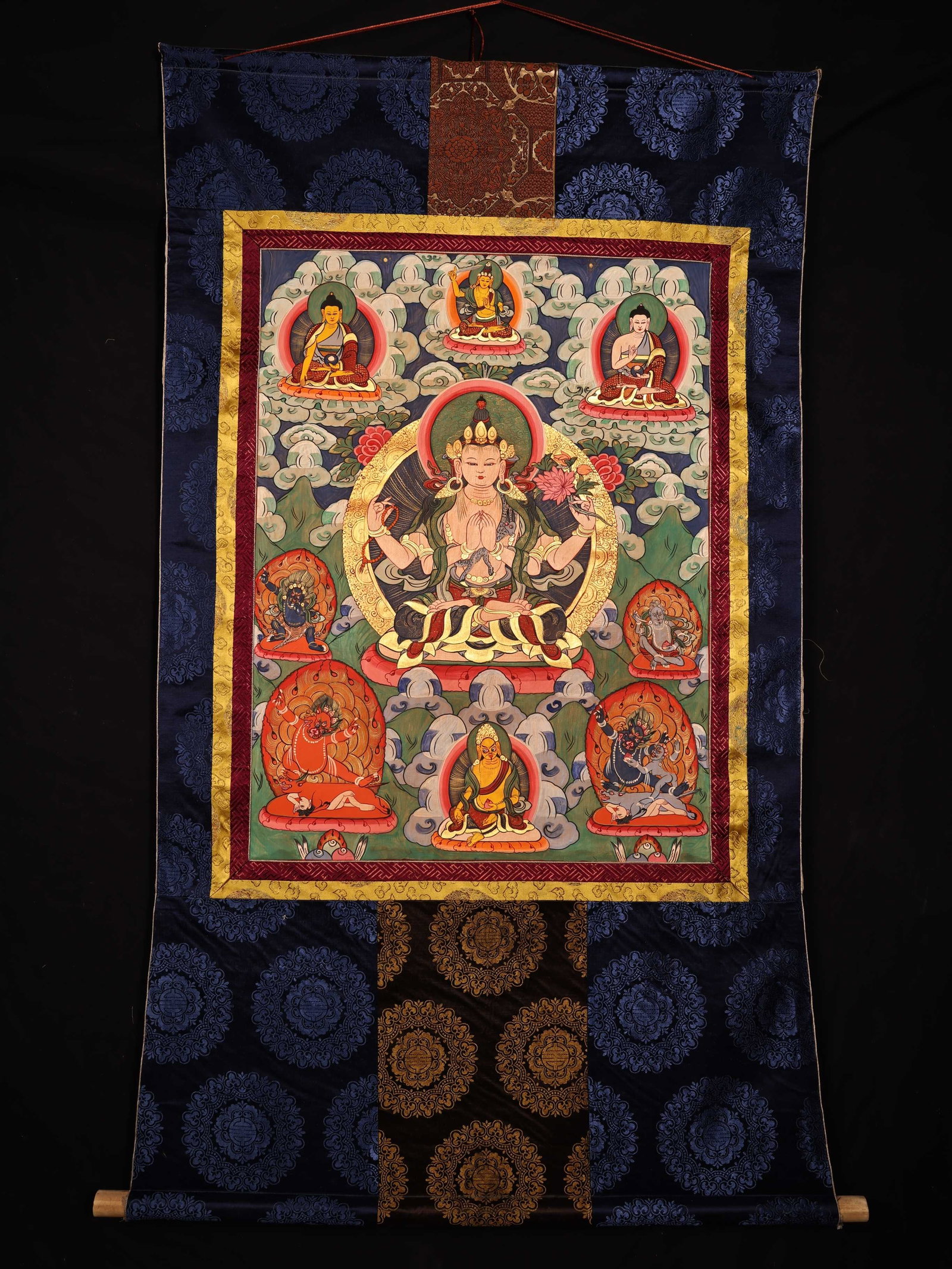 A Exquisite Buddha statue Thangka: A Exquisite Buddha statue Thangka,Qing Dynasty, China,Size:55.1inx29.5in(Whole),27.2inx19.3in(Core) 佛像唐卡,中国清代