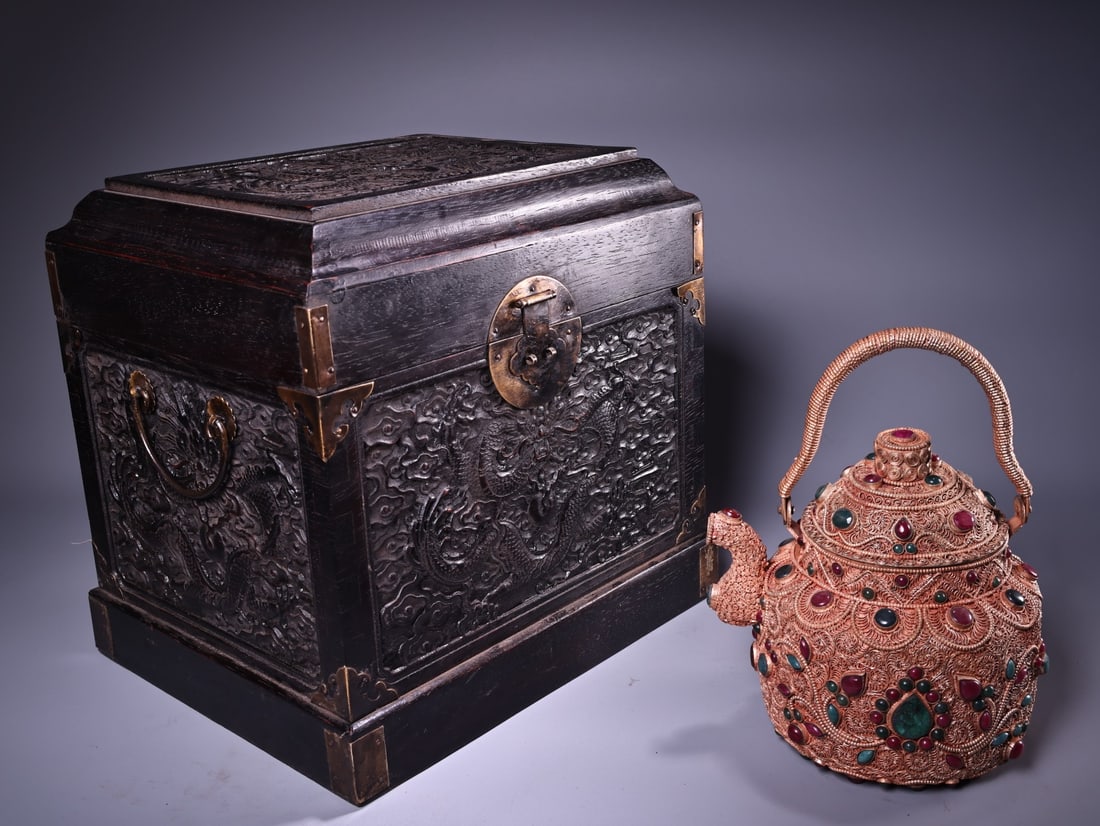 A Exquisite Filigree Inlaid Gems Teapot: A Exquisite Filigree Inlaid Gems Teapot,Qing Dynasty, China,Size:9.1inx6.3in,Weigh:903g 花丝嵌宝石壶,中国清代