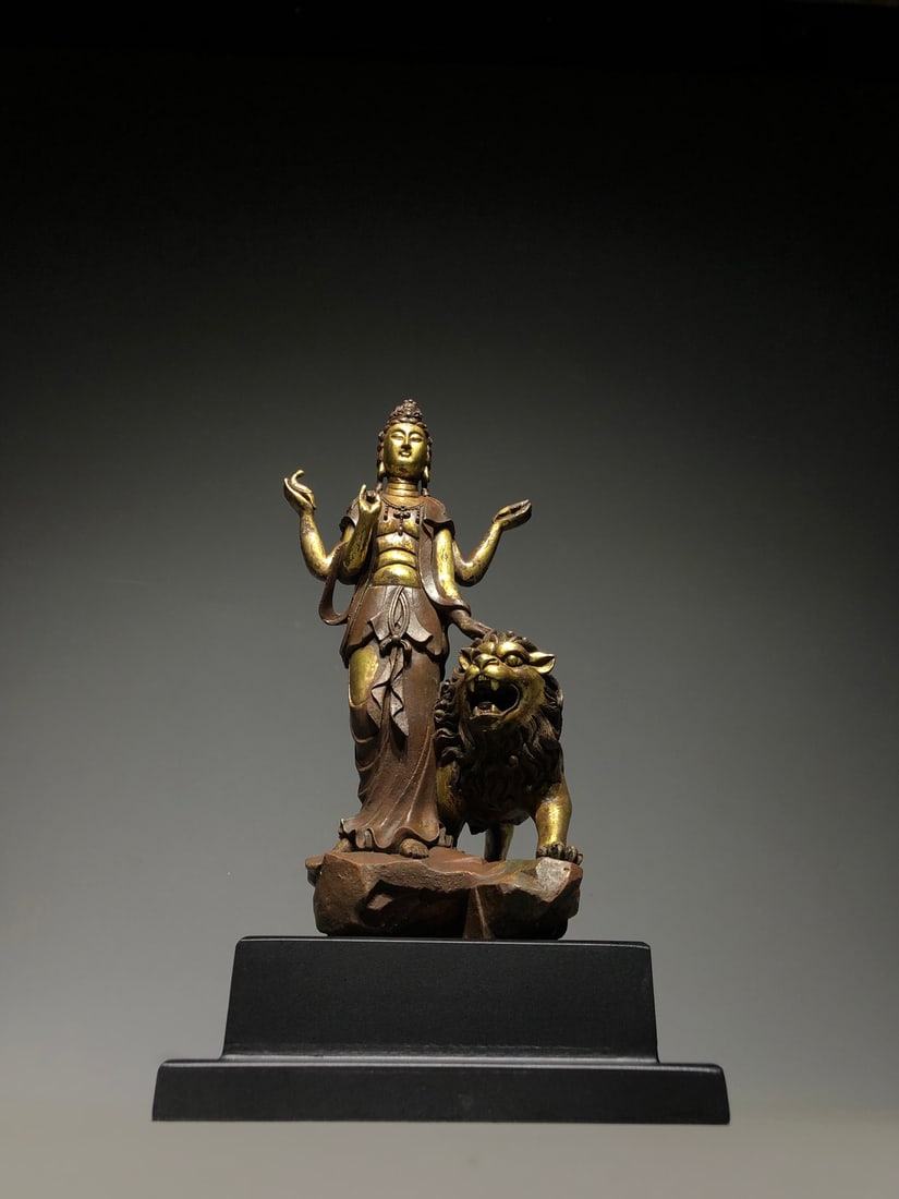 A Exquisite Gilt Bronze Statue of Manjusri Ornament: A Exquisite Gilt Bronze Statue of Manjusri Ornament,Tang Dynasty, China,Size:5.1inx3.9inx9.6in ,Weight:1800g