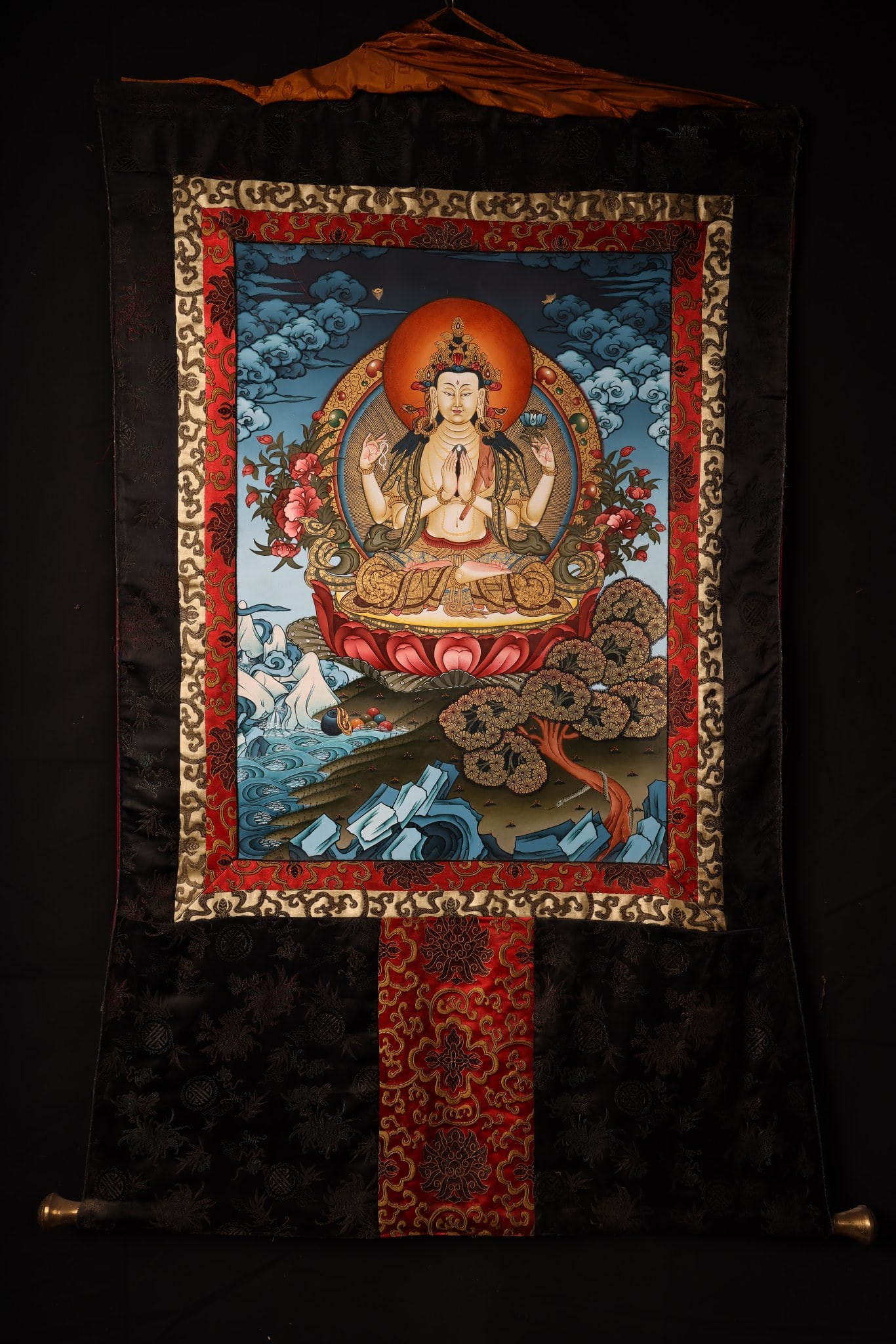 A Exquisite Four-arms Avalokitesvara Thangka: A Exquisite Four-arms Avalokitesvara Thangka,Qing Dynasty, China,Size:28.3inx44.5in(Whole),17.7inx23.6in(Core) 四臂观音唐卡,中国清代