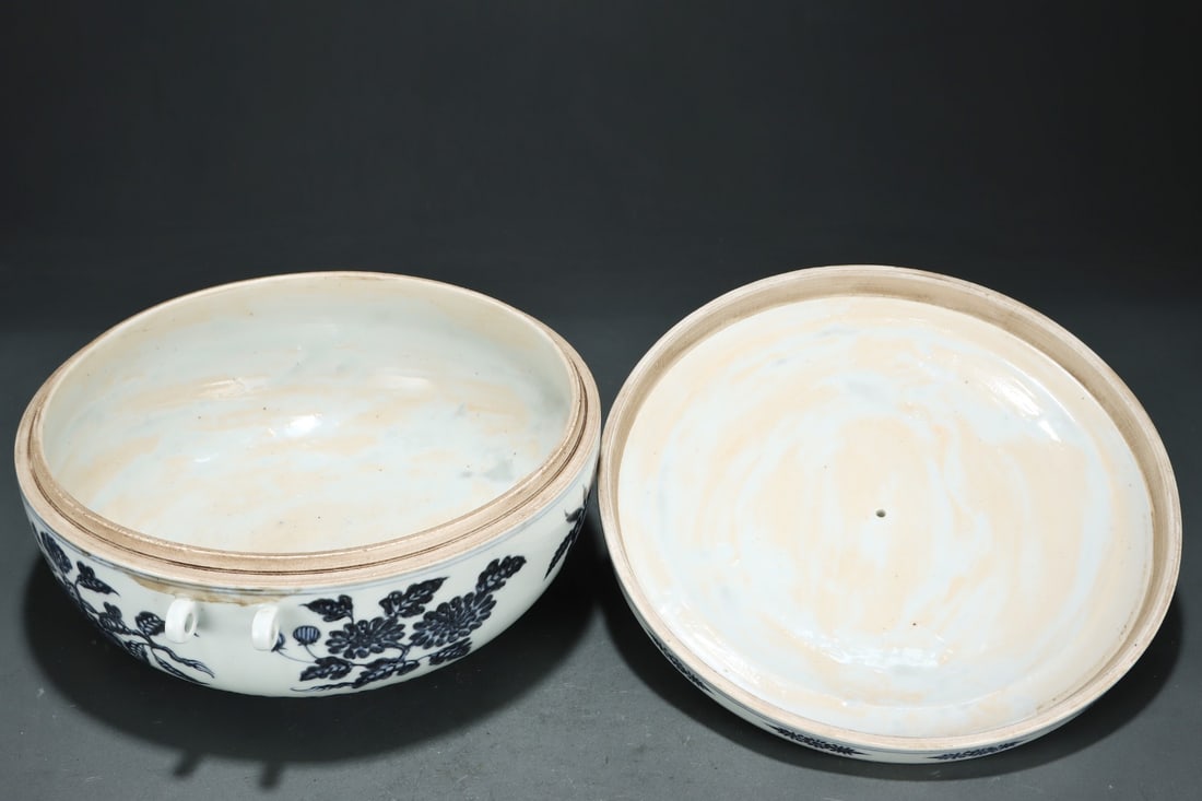 A Exquisite Blue and White Melon And Fruit Pattern Jar - 7