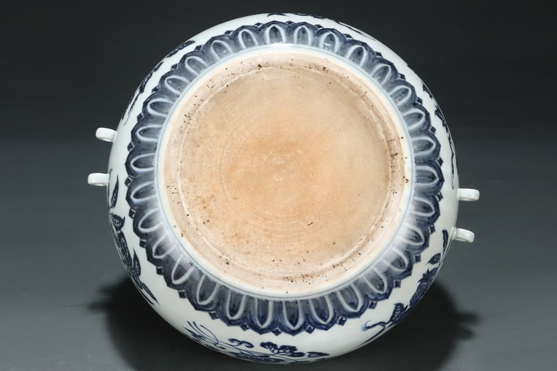 A Exquisite Blue and White Melon And Fruit Pattern Jar - 9