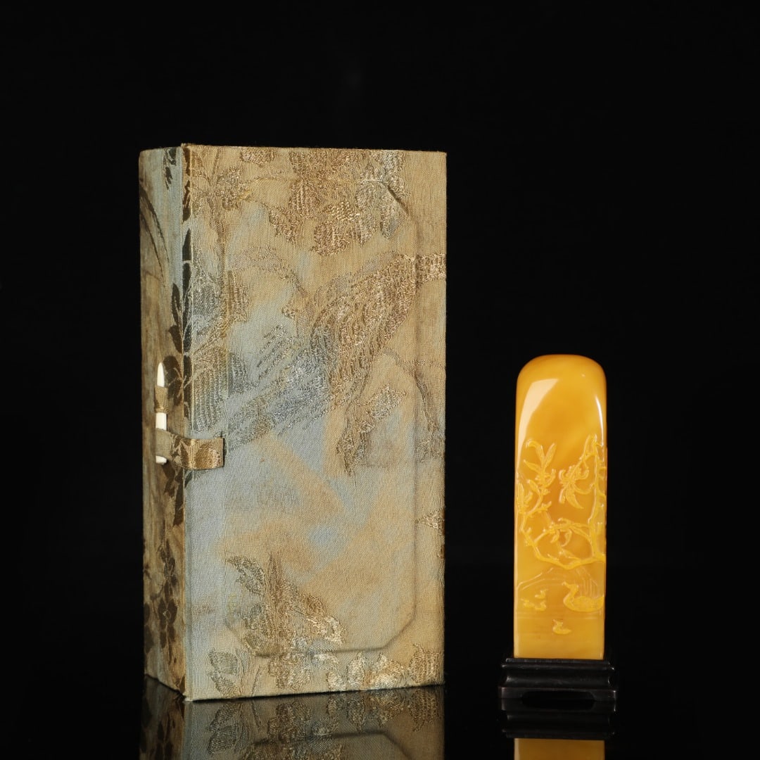 A Exquisite Shoushan Stone Landscape Pattern Seal: A Exquisite Shoushan Stone Landscape Pattern Seal,Republic of China,With Mark,Size:4.3inx1.2in ,Weight:269g 寿山石山水纹印章,民国,带&#