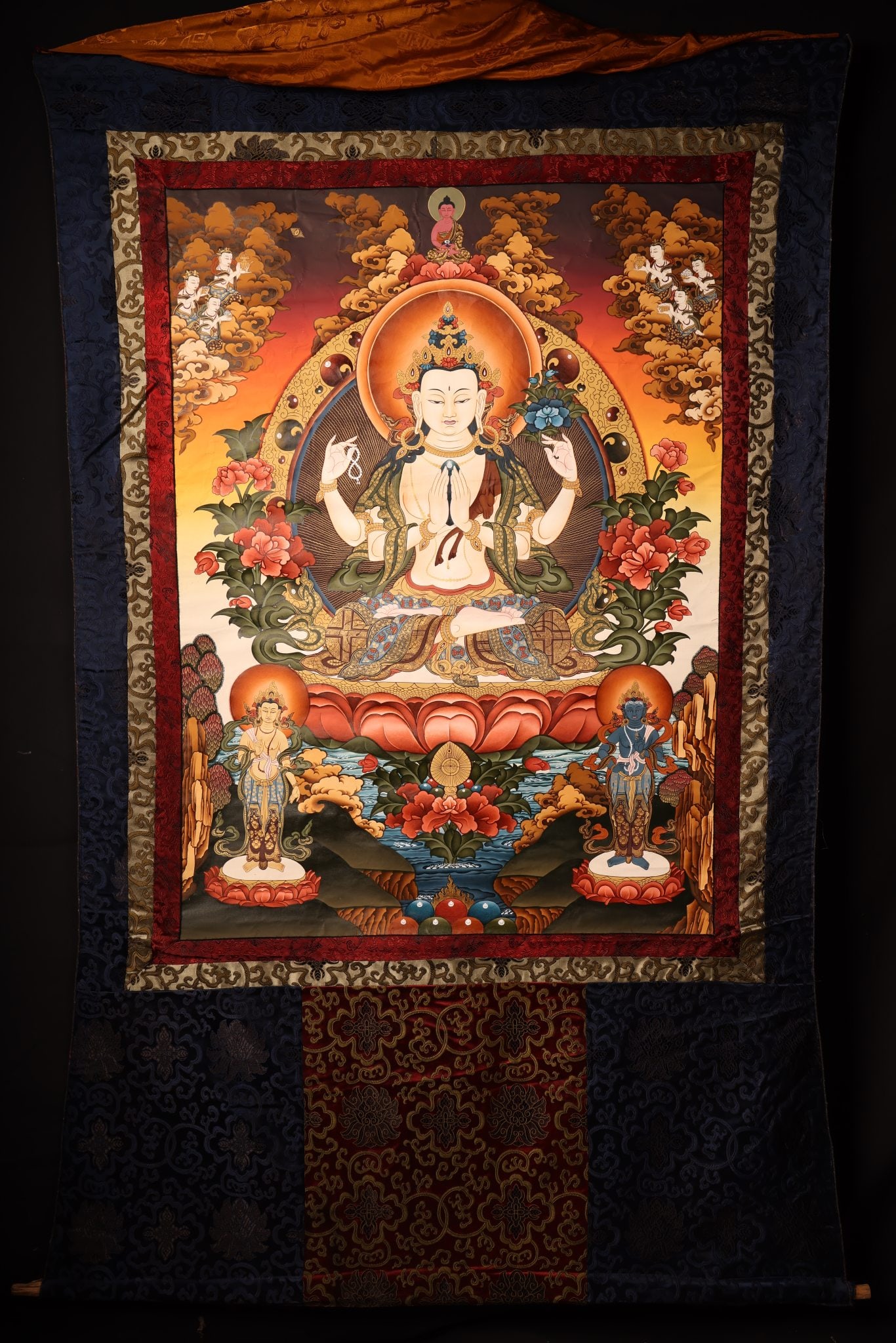 A Exquisite Four-arms Avalokitesvara Thangka: A Exquisite Four-arms Avalokitesvara Thangka,Qing Dynasty, China,Size:59.1inx35.4in(Whole),24.4inx34.3in(Core) ??????,????