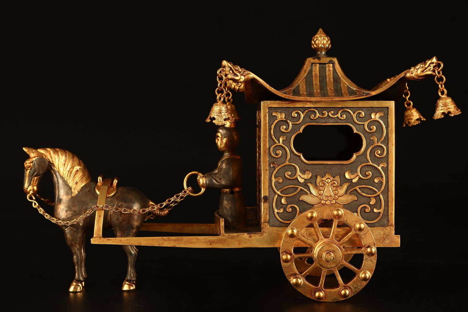 A Exquisite Gilt Bronze Carriage - 3