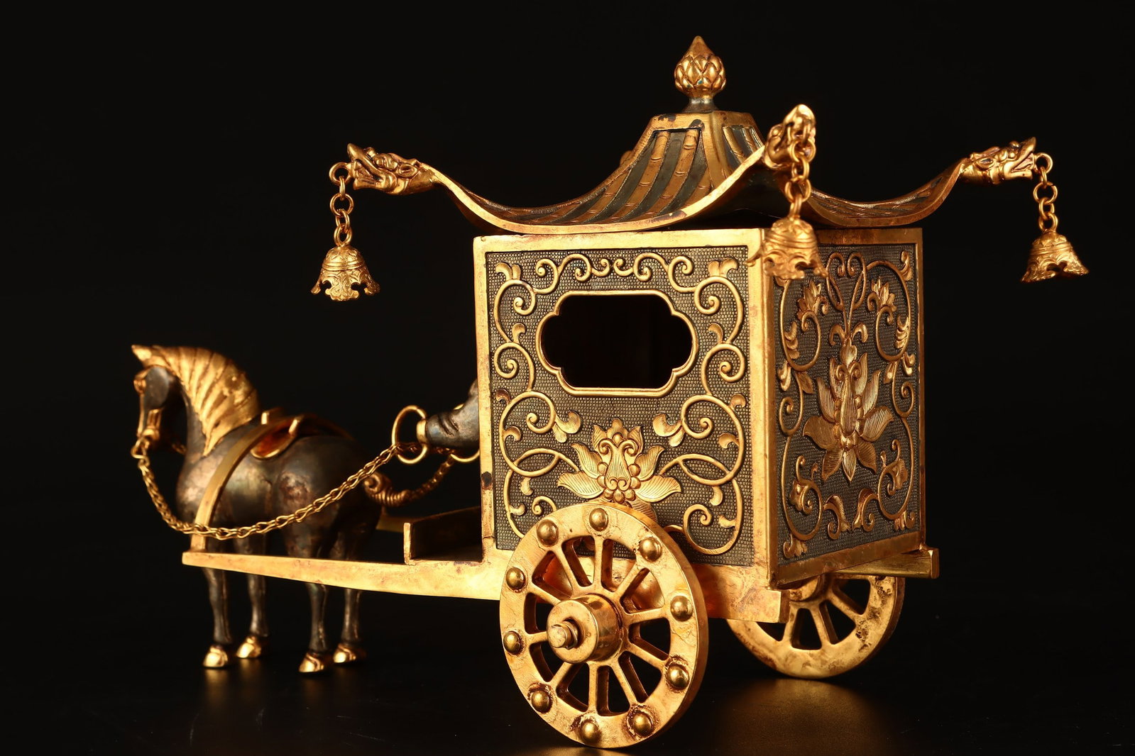 A Exquisite Gilt Bronze Carriage - 4