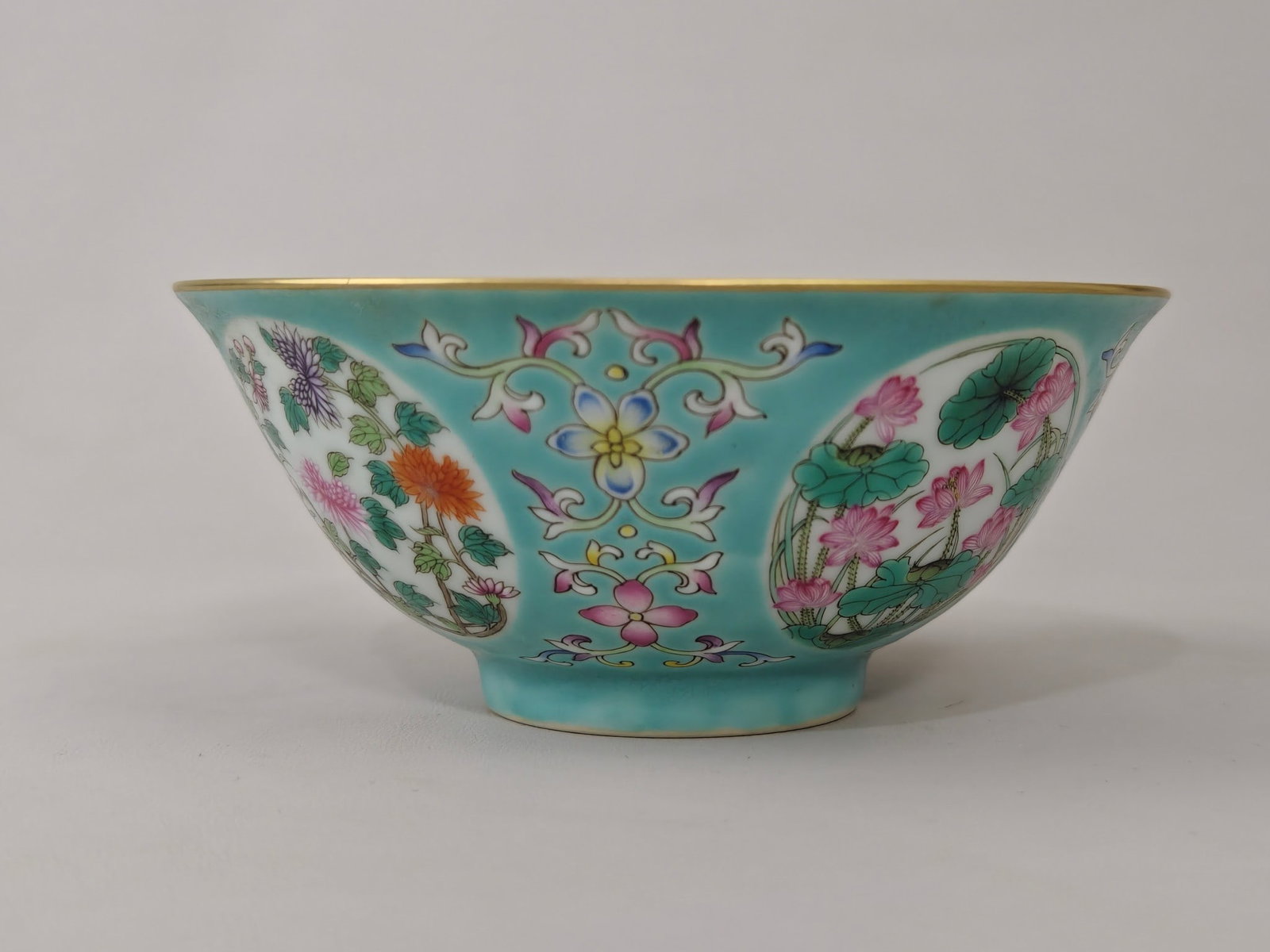A Exquisite Turquoise-Glazed Flower Pattern Bowl - 2