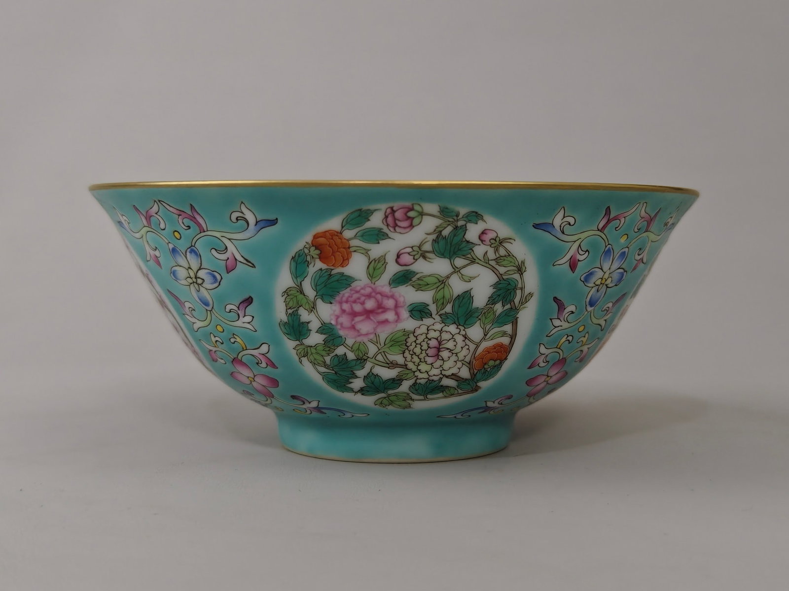 A Exquisite Turquoise-Glazed Flower Pattern Bowl - 4