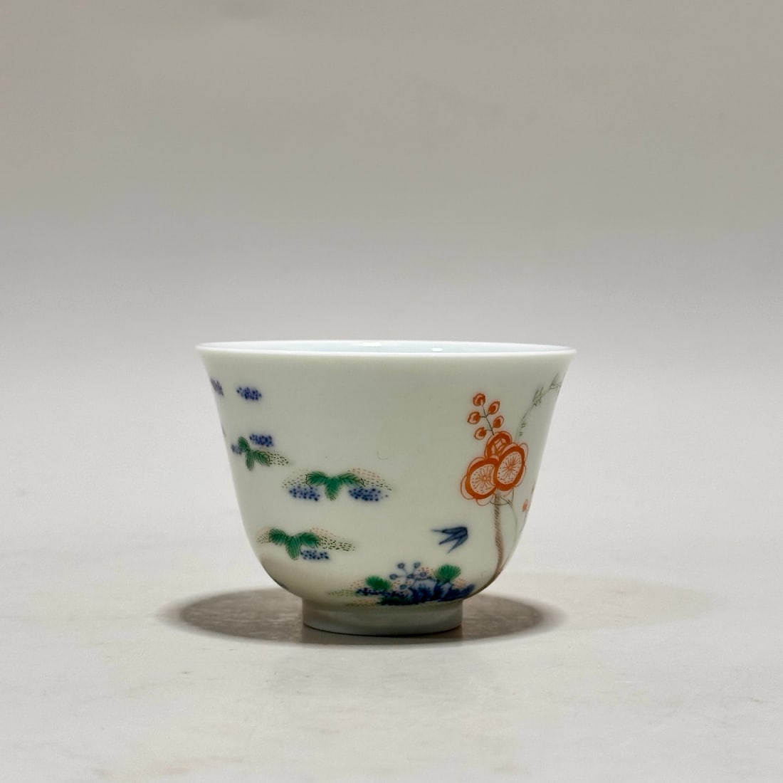 A Exquisite Famille-Rose Flower Pattern Cup: A Exquisite Famille-Rose Flower Pattern Cup,Qing Dynasty, China,Kangxi Six-character Mark,Size:1.9inx2.6inx1.1in 粉彩花卉纹杯,中国清代,ò