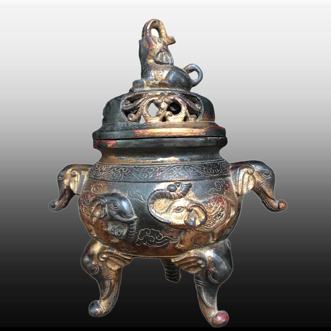 A Exquisite Bronze Elephant-Ears Censer (1 of 9)