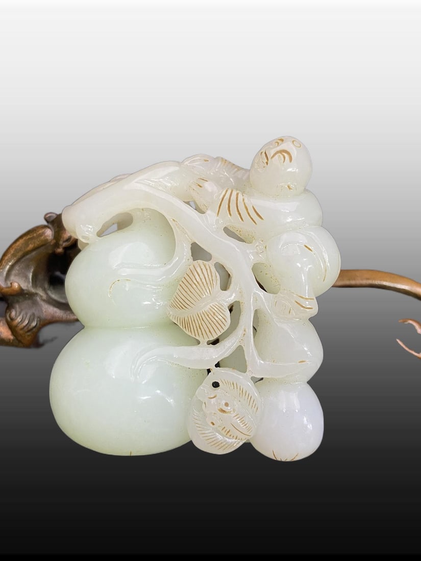 A Exquisite Hotan Jade Gourd Handheld Carving (1 of 7)