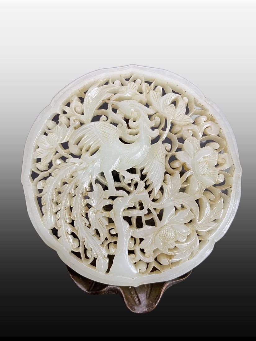 A Exquisite Hotan Jade Phoenix pendant: A Exquisite Hotan Jade Phoenix pendant,Liao Dynasty, China,Size:3.3inx0.3inx0.3in ,Weight:75g 和田玉凤玉佩,中国辽代