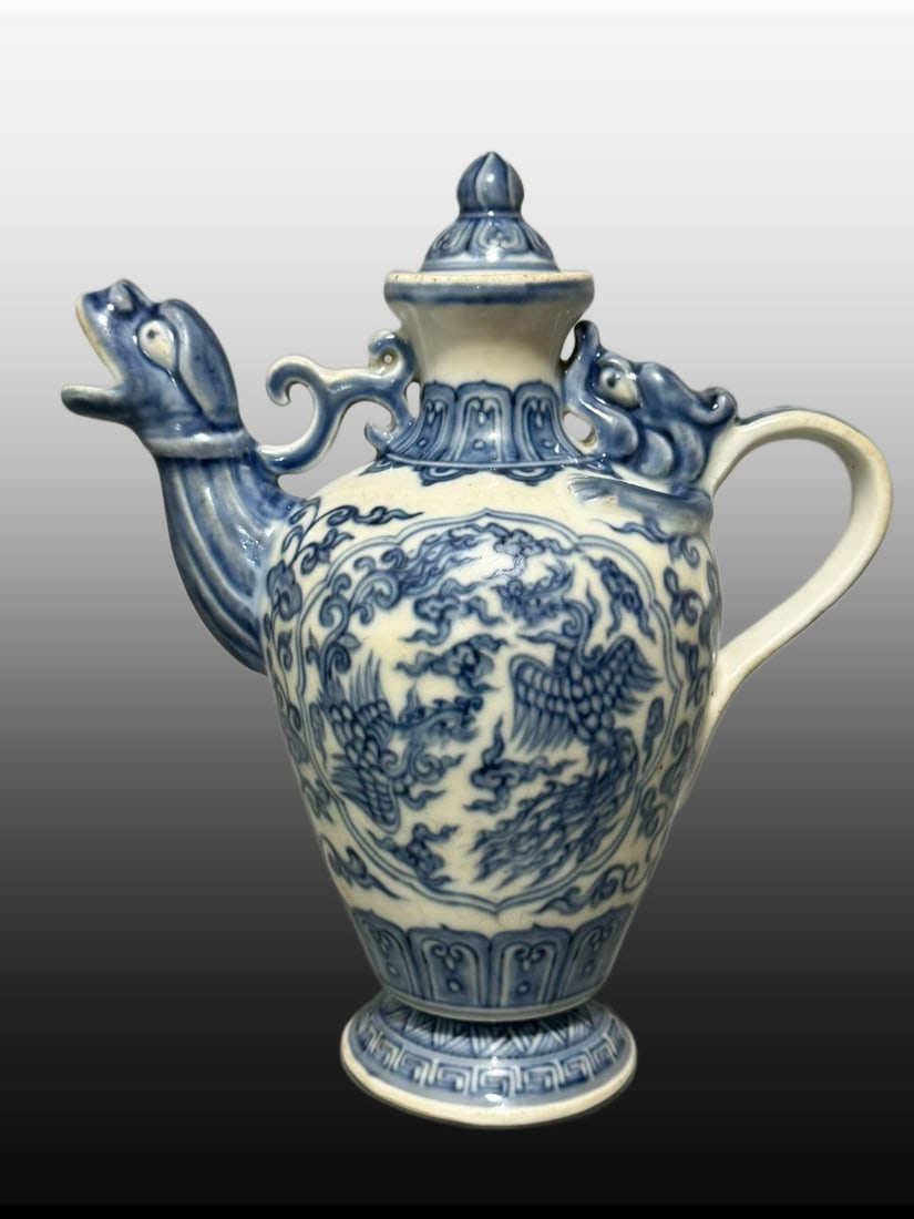 A Exquisite Blue and White Phoenix Pattern Ewer: A Exquisite Blue and White Phoenix Pattern Ewer,Ming Dynasty, China,Size:8.7inx6.7in ?????,????