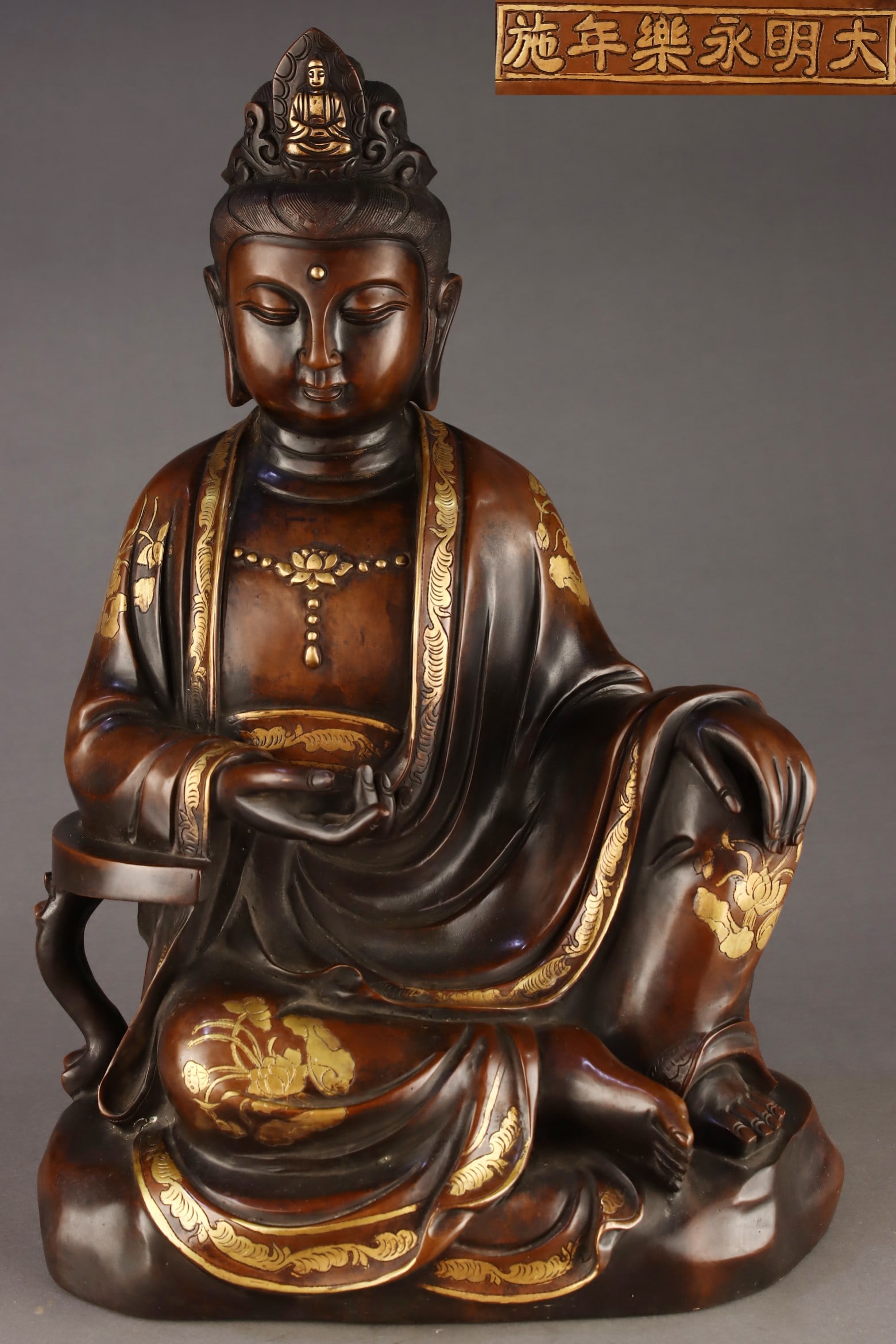 A Exquisite Gilt Bronze Statue of Avalokitesvara Ornament (1 of 9)