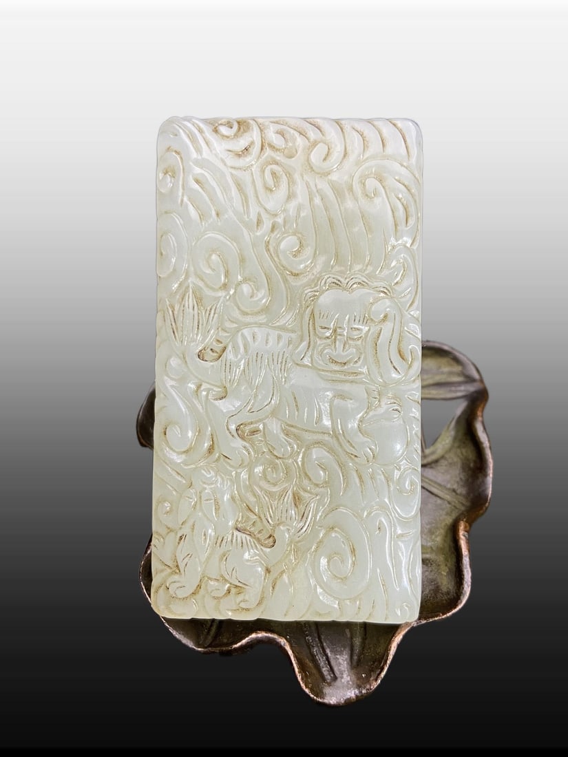 A Exquisite Hotan Jade Lion pendant: A Exquisite Hotan Jade Lion pendant,Qing Dynasty, China,Size:2.9inx1.5inx0.3in ,Weight:53g 和田玉狮玉佩,中国清代