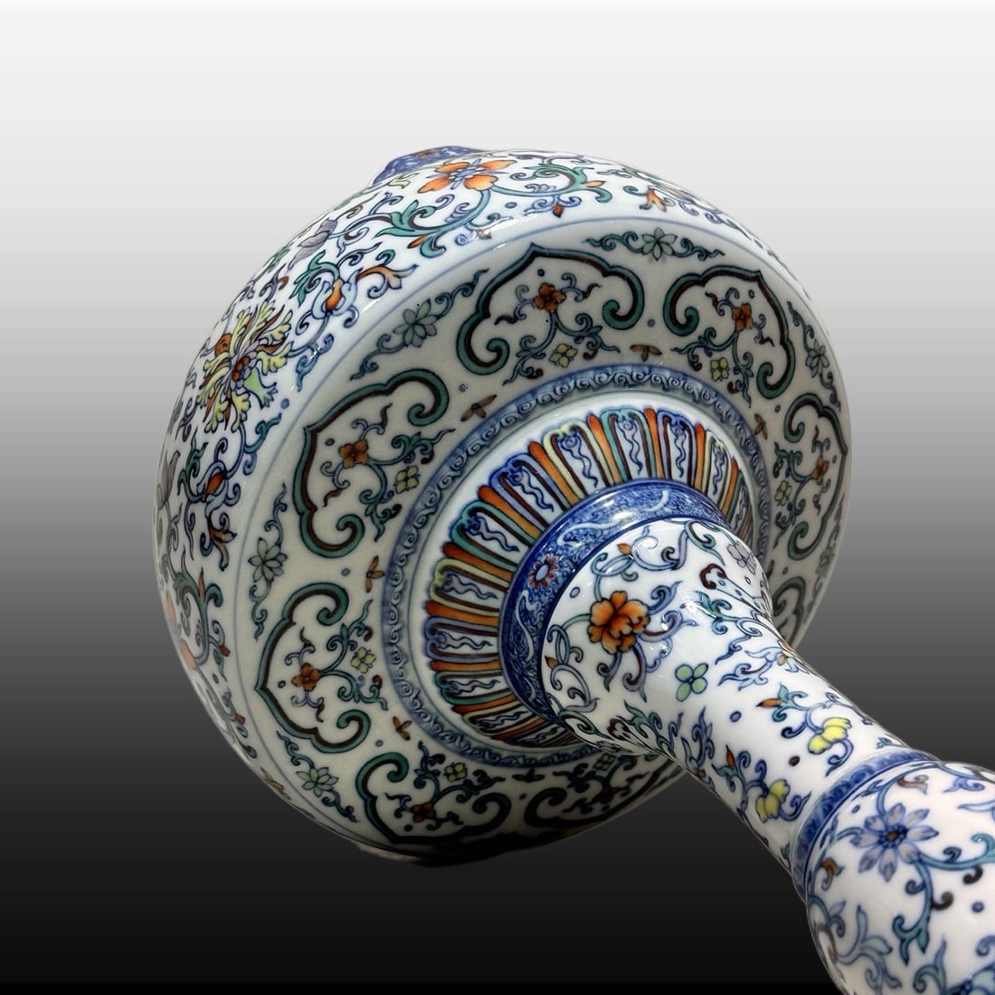 A Exquisite Doucai Lotus Pattern Vase - 4
