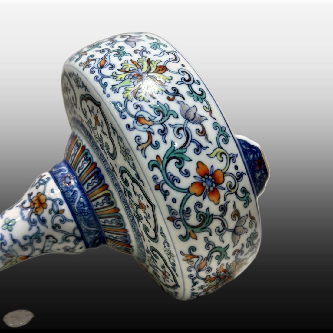 A Exquisite Doucai Lotus Pattern Vase - 8
