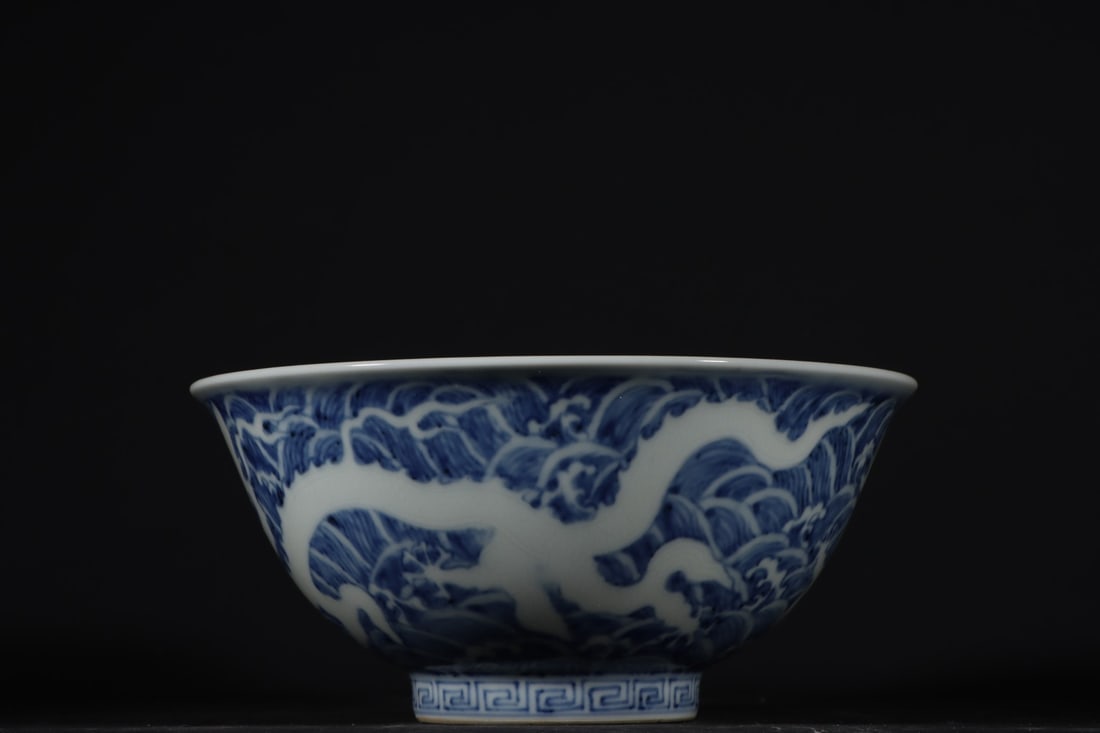 A Exquisite Blue and White Dragon Pattern Bowl - 3