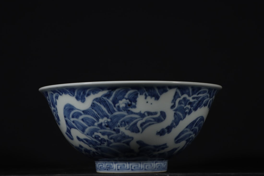 A Exquisite Blue and White Dragon Pattern Bowl - 4